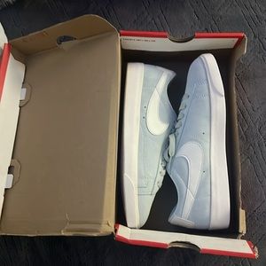 44: Nike Blazer Low SD (Light Blue) Size: 6.5